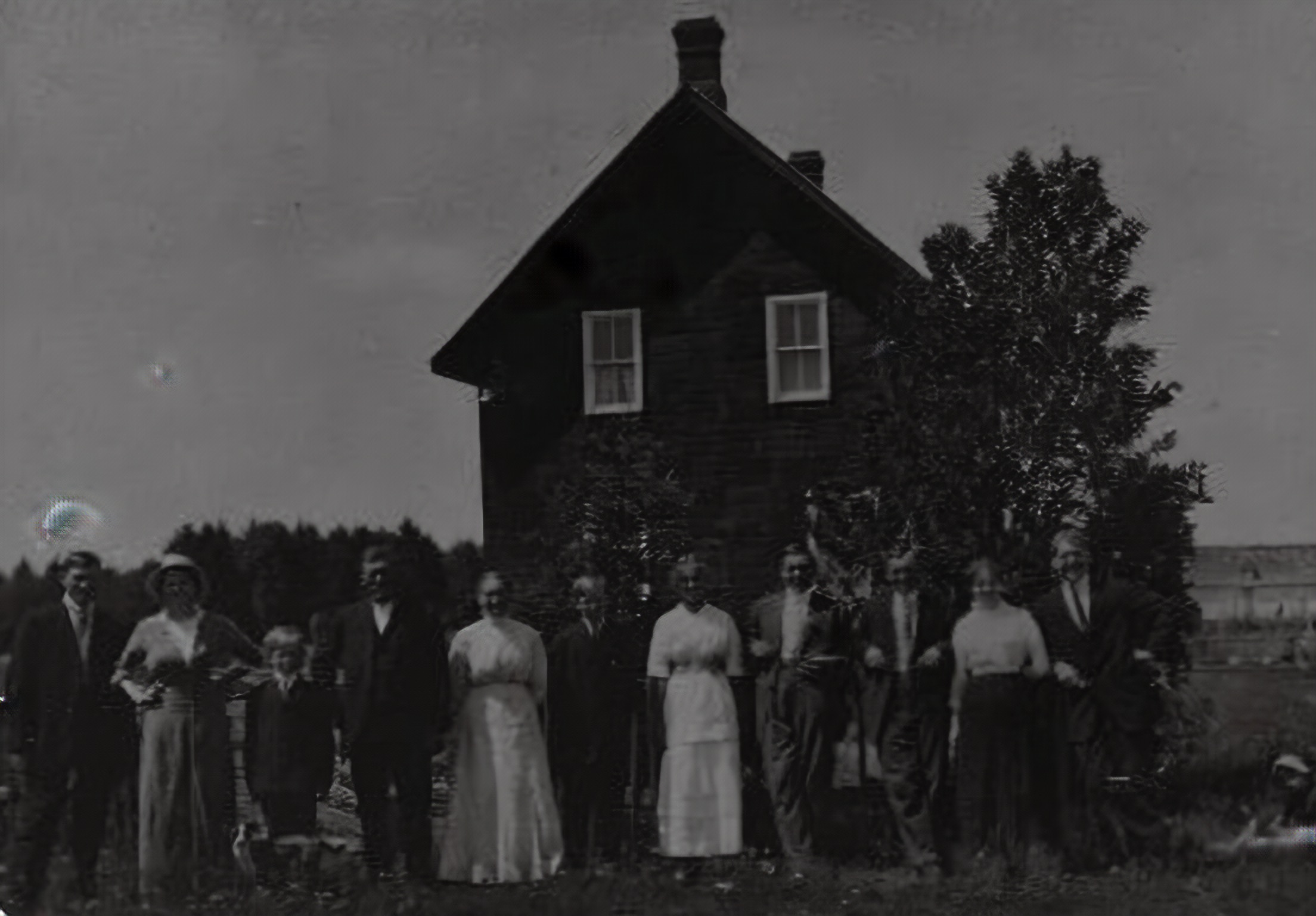 Fred Mohns Jr., Ella Christink Mohns, Leonard Mohns, Fred Mohns Sr., Pauline Burger Mohns, Edward Mohns, Helene "Lena" Mohns, Henry Mohns, Jack Mohns, Liz, Wilhelm "Bill" Mohns, Elroy